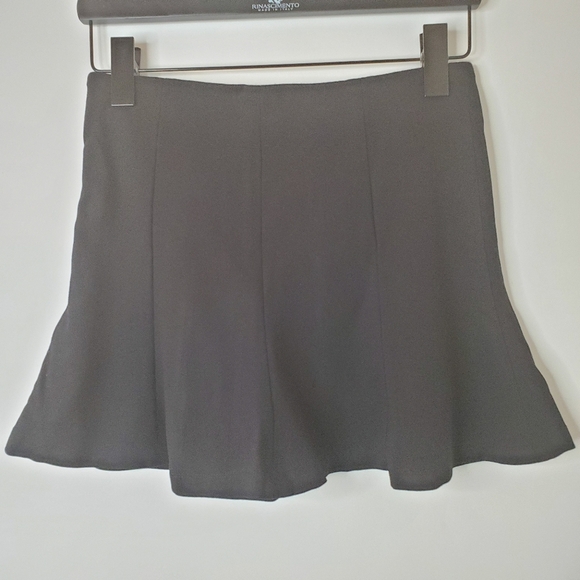 I ❤️TAYLOR MADISON | Classic Black Skater Skirt - Picture 3 of 5